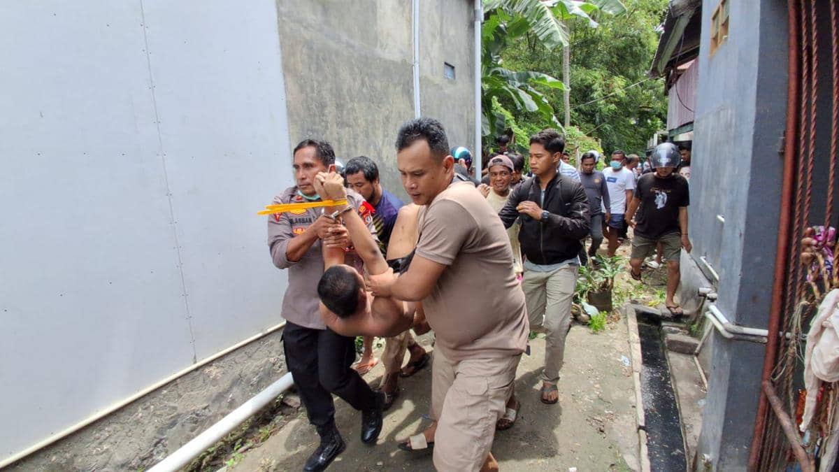 Mengamuk, Pria Diduga ODGJ di Selayar Lukai Polisi Pakai Kapak