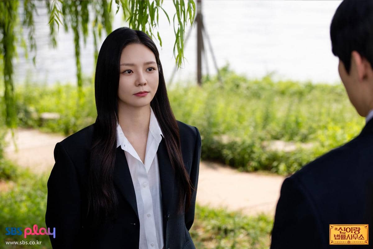 Kenapa Han Na Hyun Sulit Percaya Shin I Rang di Phantom Lawyer?