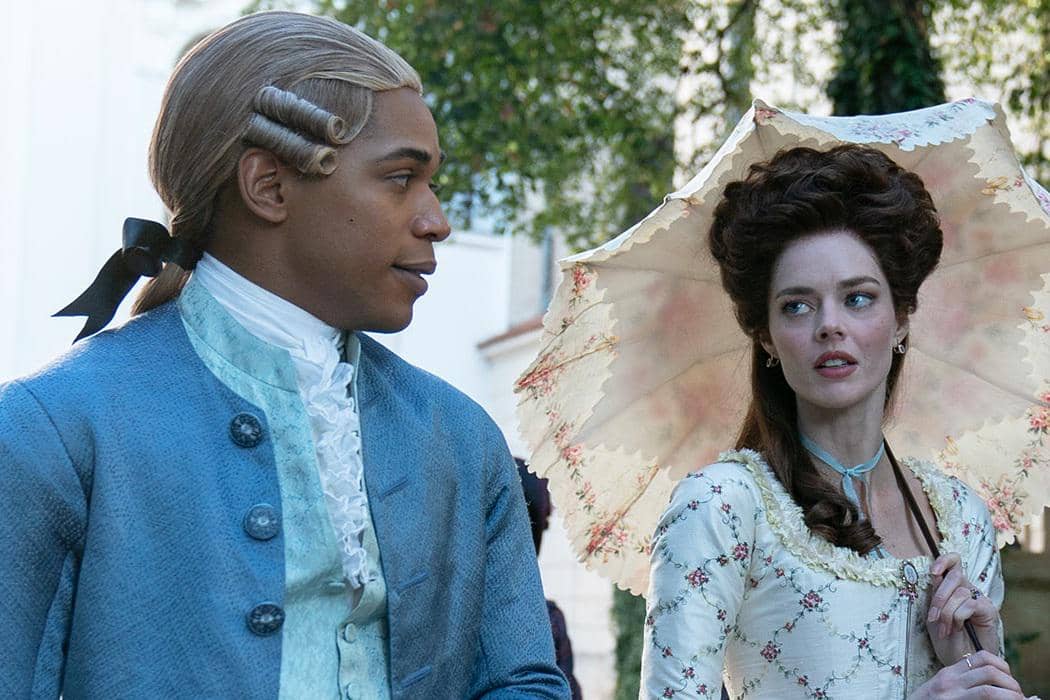 Samara Weaving (kanan) dalam film Chevalier