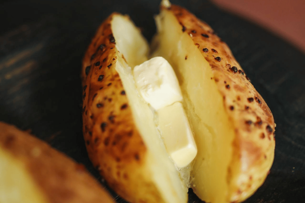 ilustrasi memanggang kentang