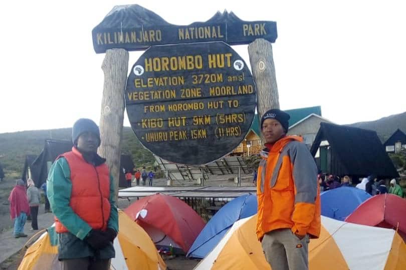 ilustrasi mountain hut