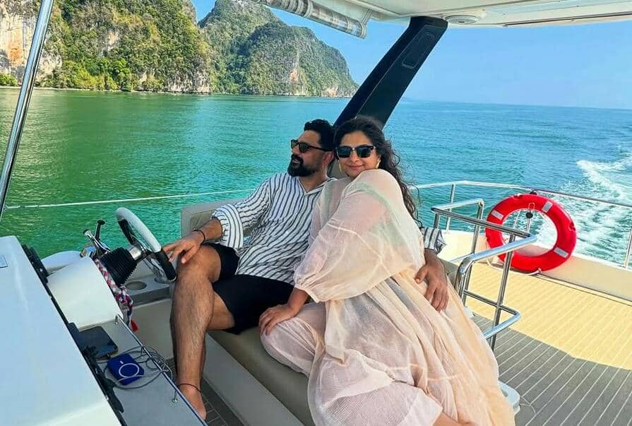 9 Potret Rhea Kapoor Liburan di Phuket, Jajan Khao Soi yang Gurih