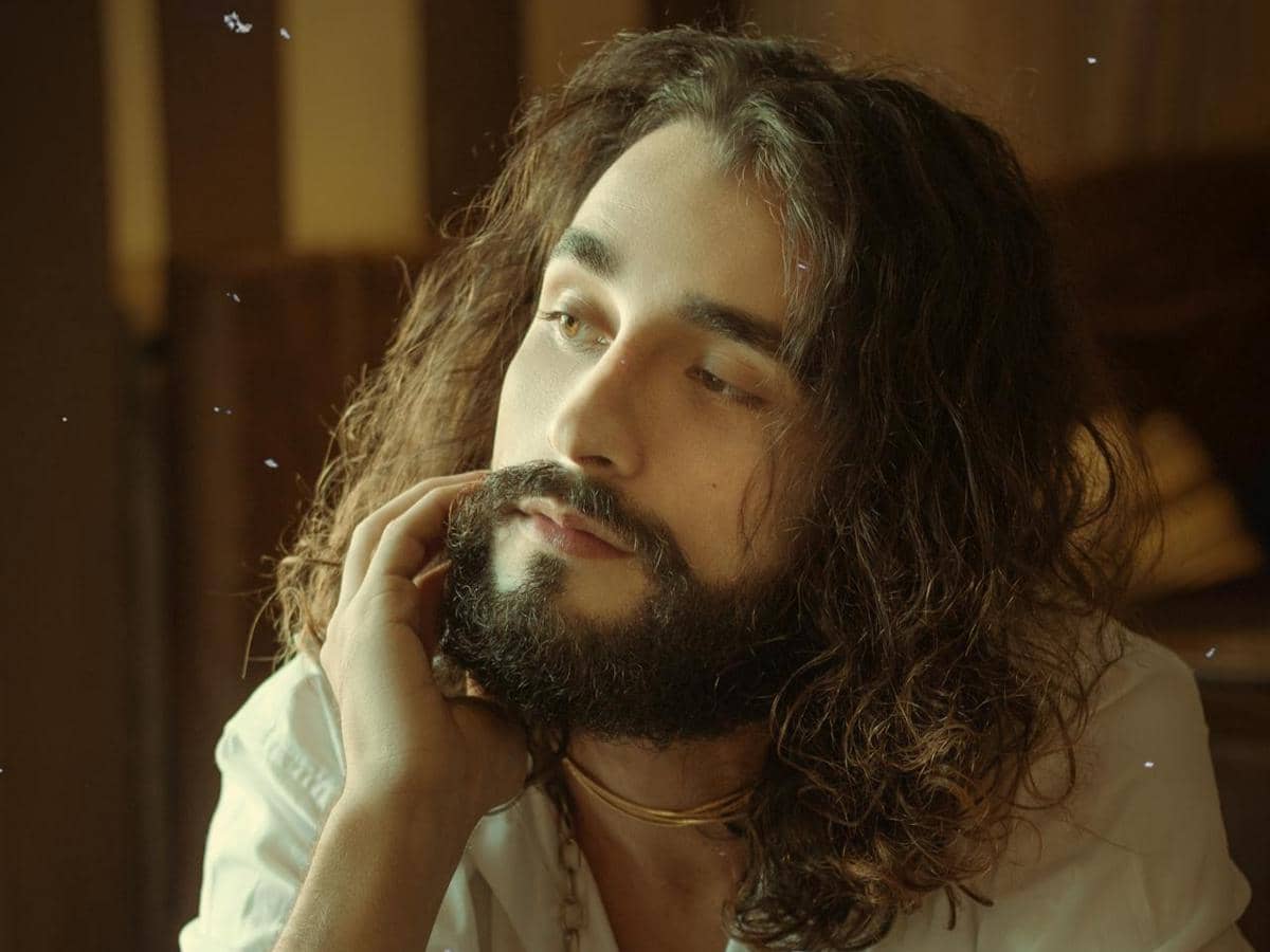 5 Cara Merawat Rambut Gondrong agar Tetap Rapi dan Tidak Bau Apek