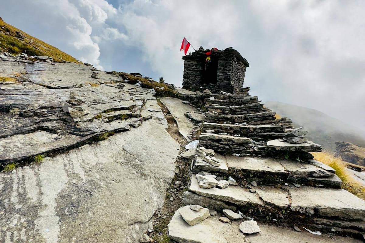 ilustrasi jalur menuju mountain hut