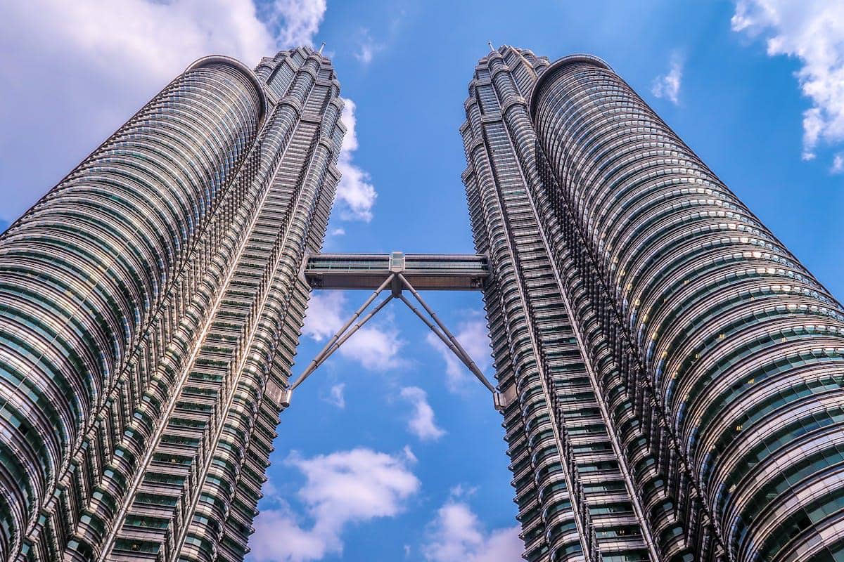 ilustrasi Twin Tower Petronas