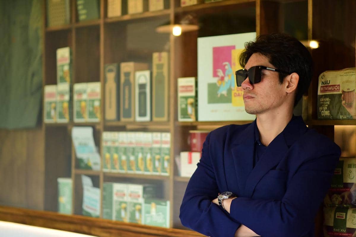 ilustrasi pria dengan kacamata hitam