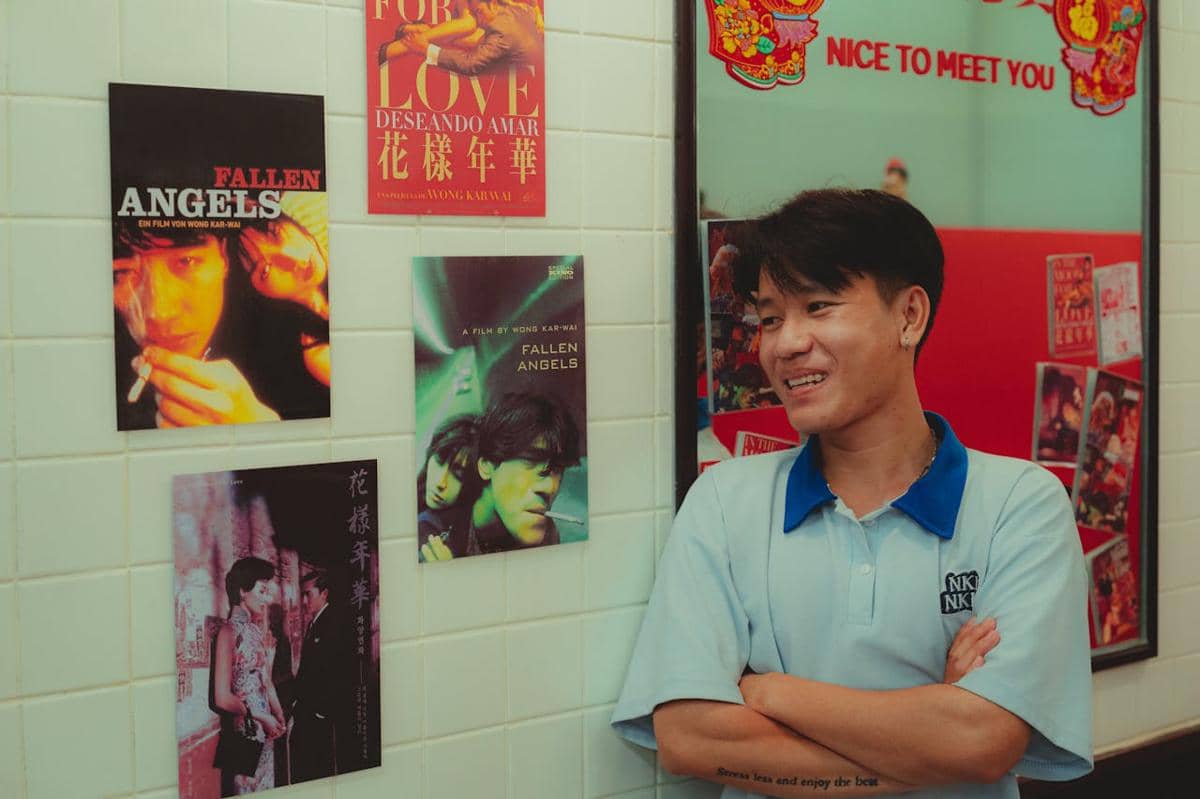 5 MBTI Cowok yang Suka Koleksi Poster Film Klasik, Selera Seninya Kuat!