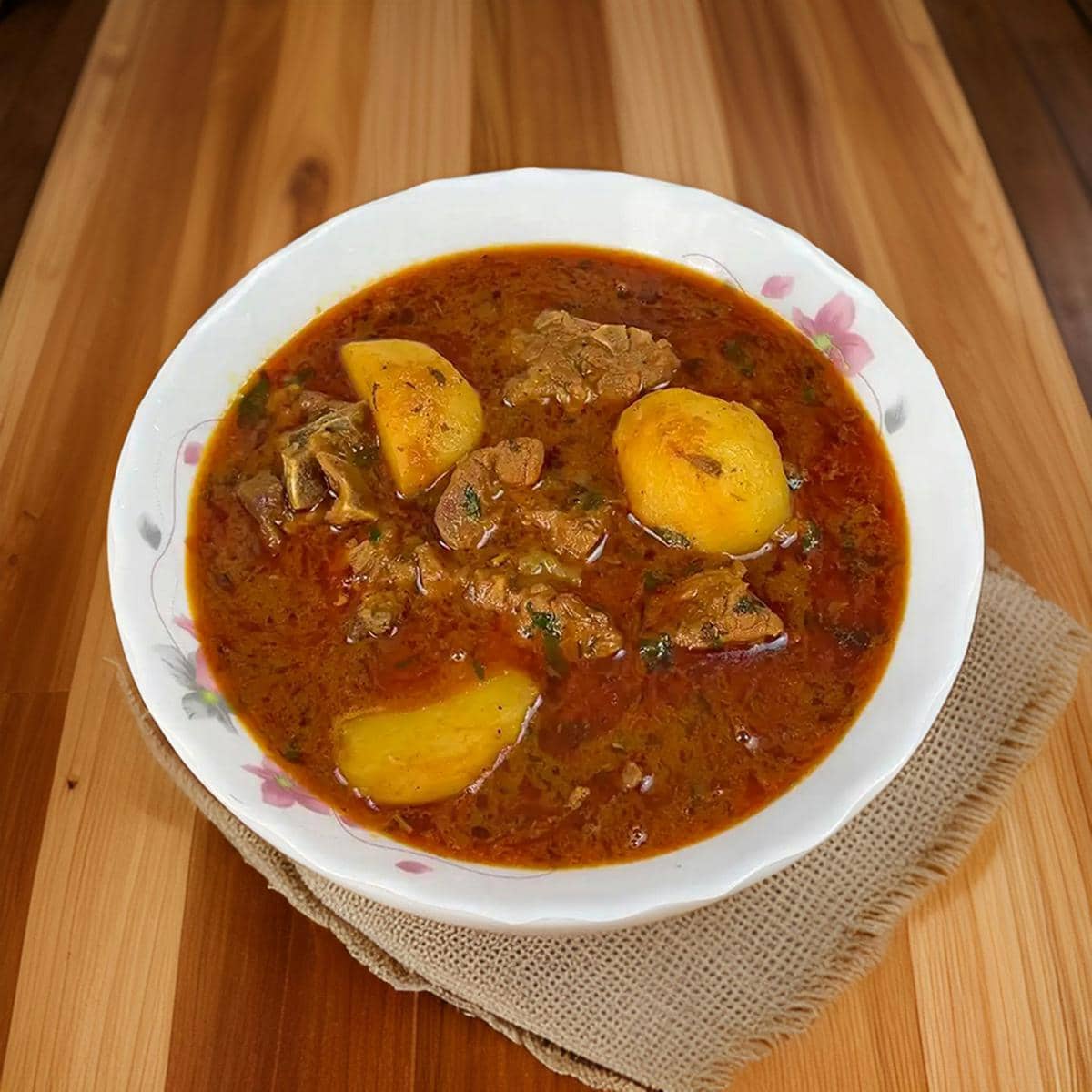 ilustrasi kari ayam pedas manis yang siap untuk disajikan