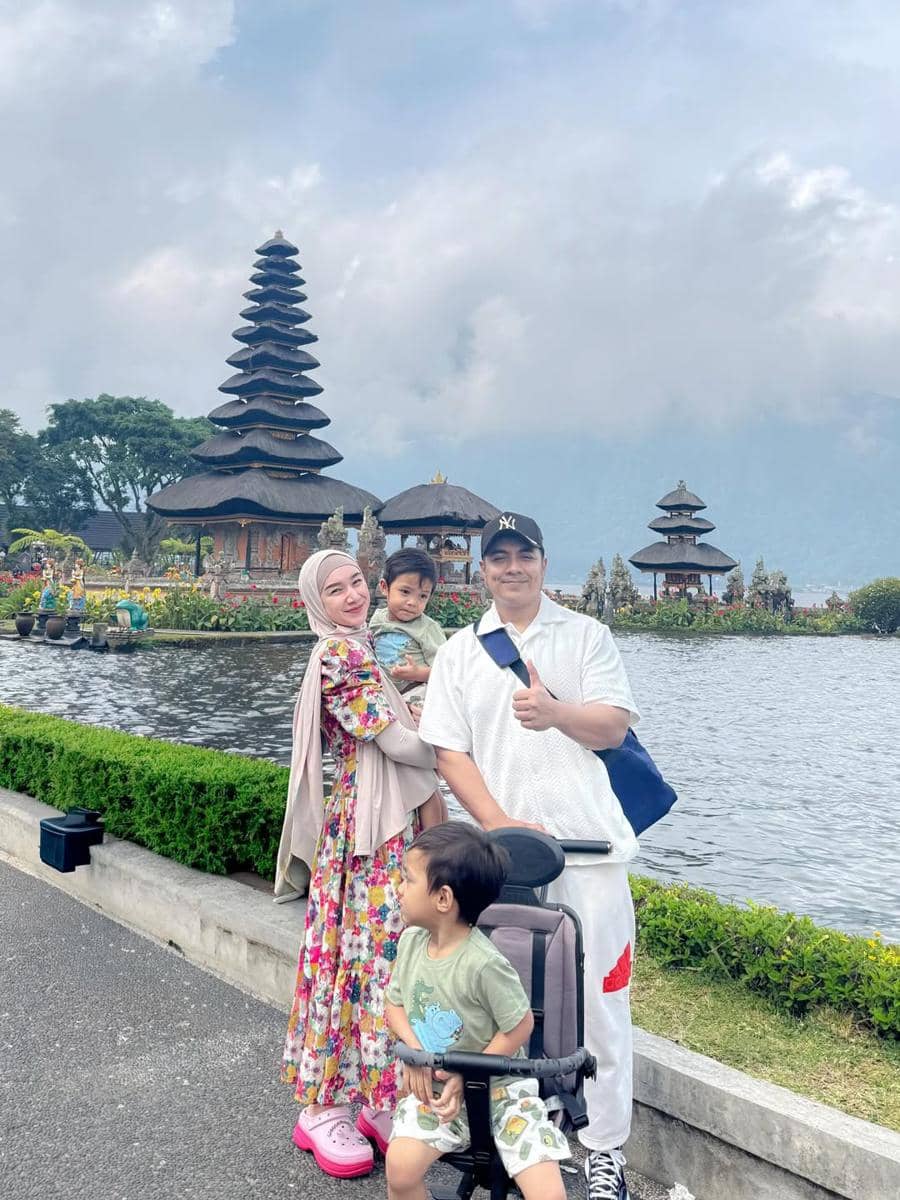 Keluarga Indri Giana berlibur ke Bedugul, Bali