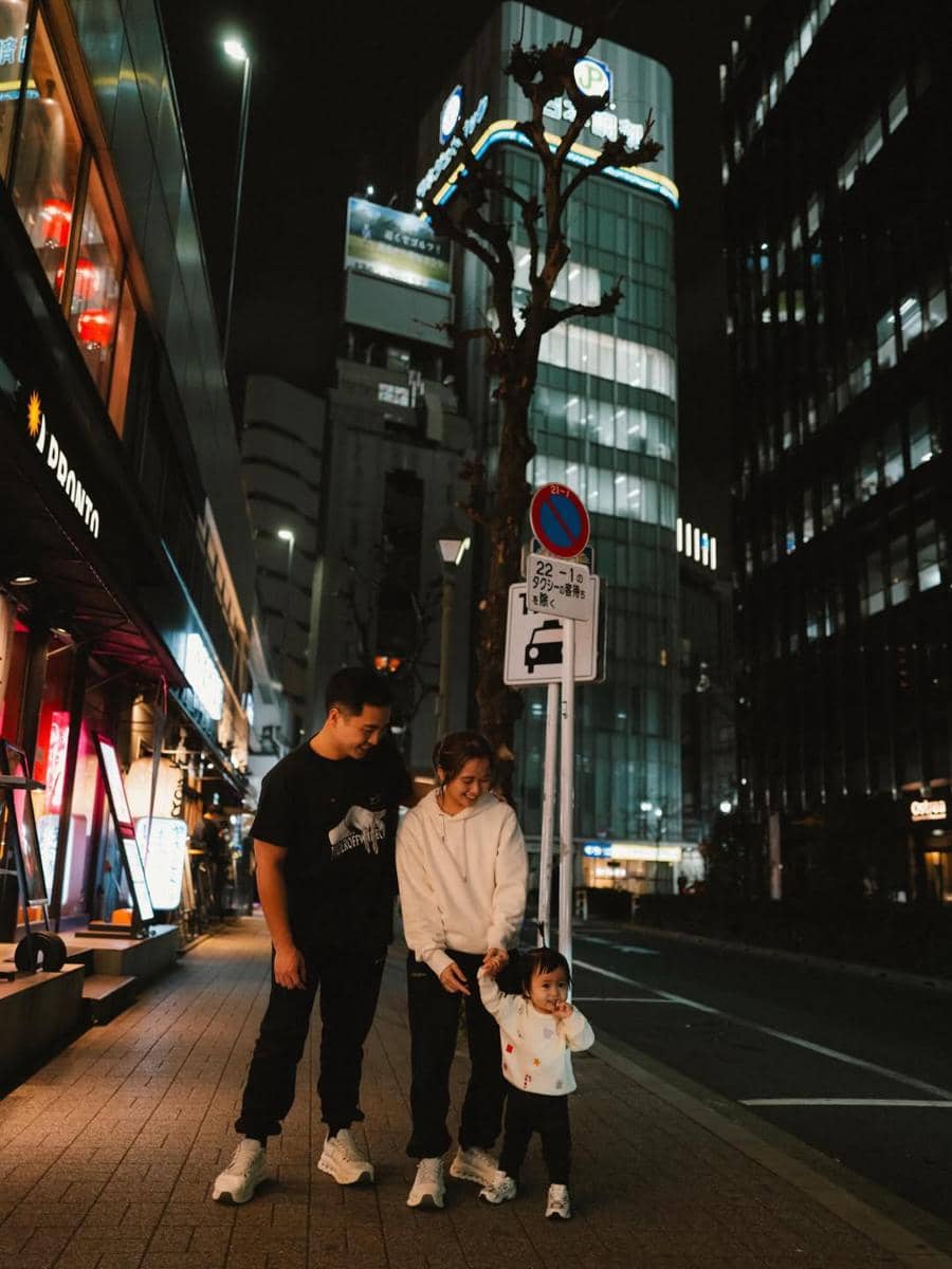 Keluarga Gritte Agatha saat jalan-jalan di Tokyo