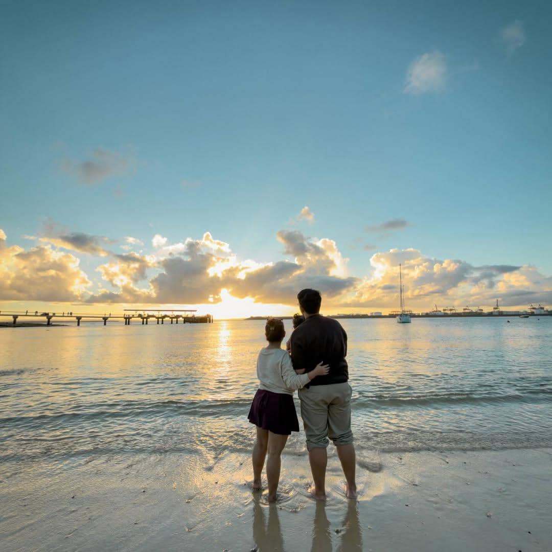 Keluarga Kiky Saputri main ke pantai di La Perouse, Australia
