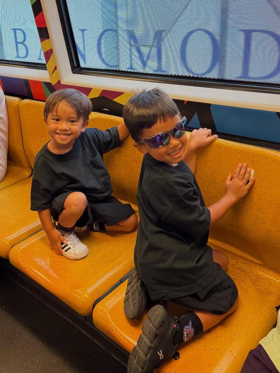 Keluarga Jennifer Bachdim saat jalan-jalan di Bangkok