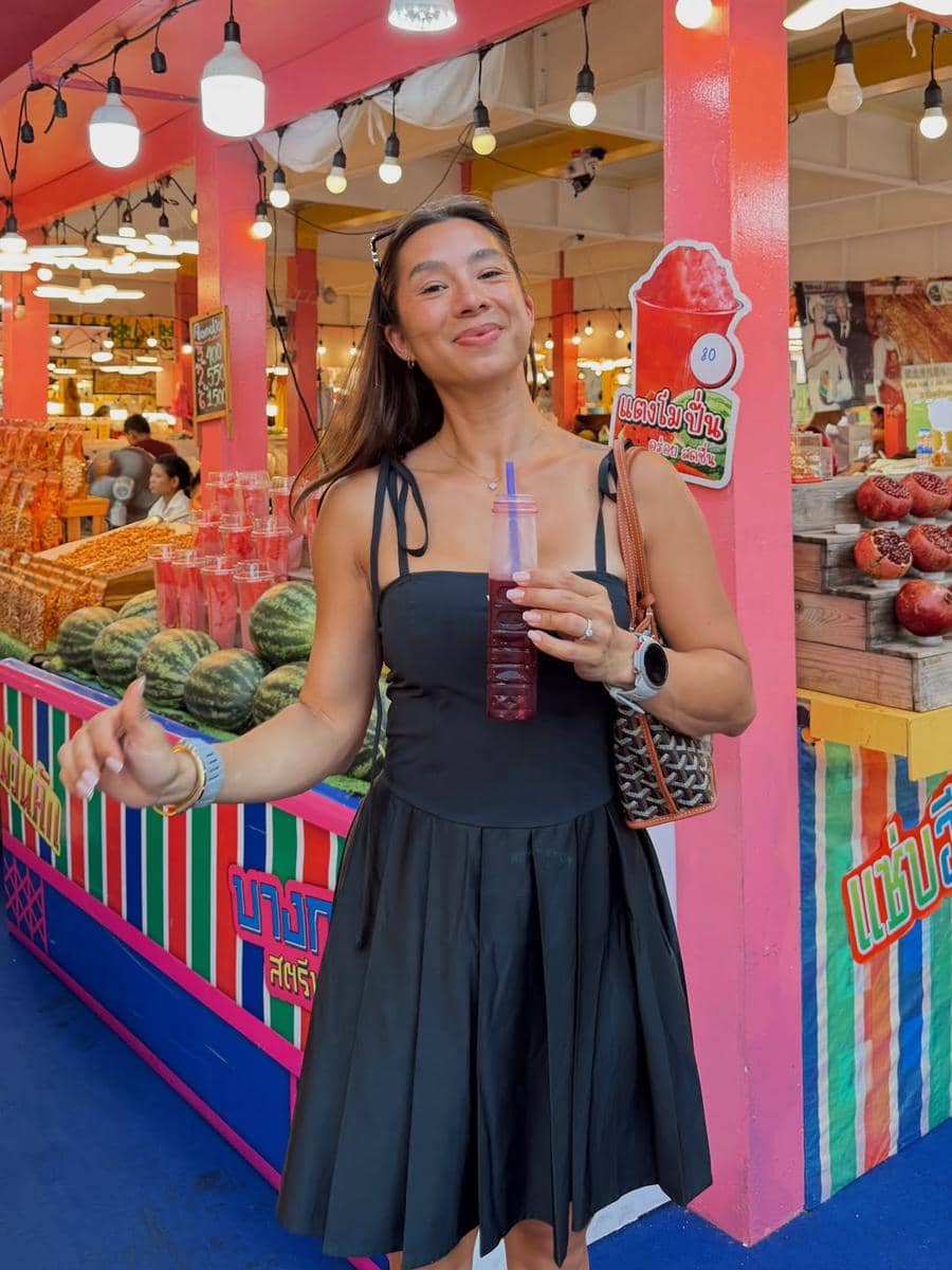 Keluarga Jennifer Bachdim saat jalan-jalan di Bangkok