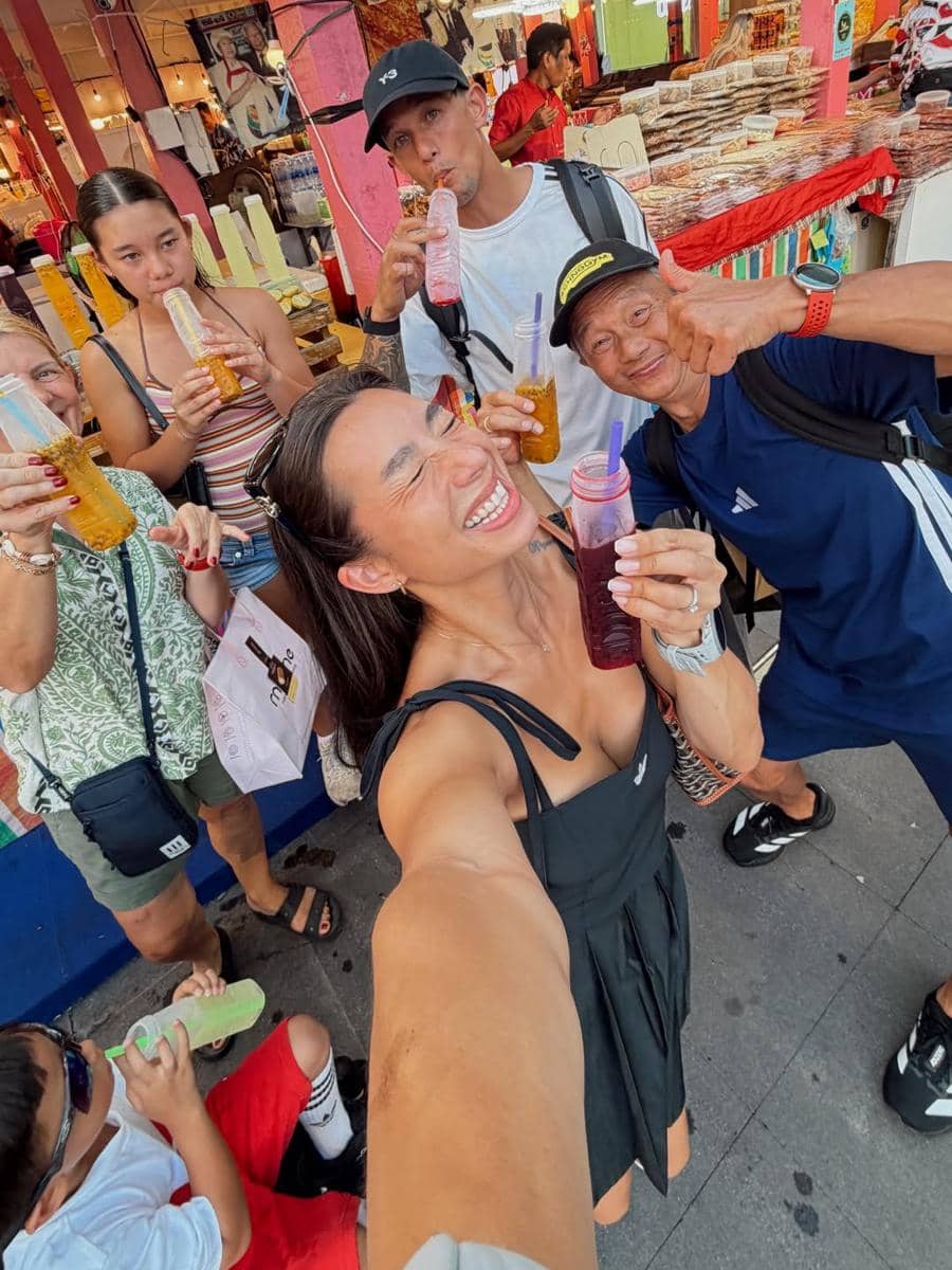 Keluarga Jennifer Bachdim saat jalan-jalan di Bangkok