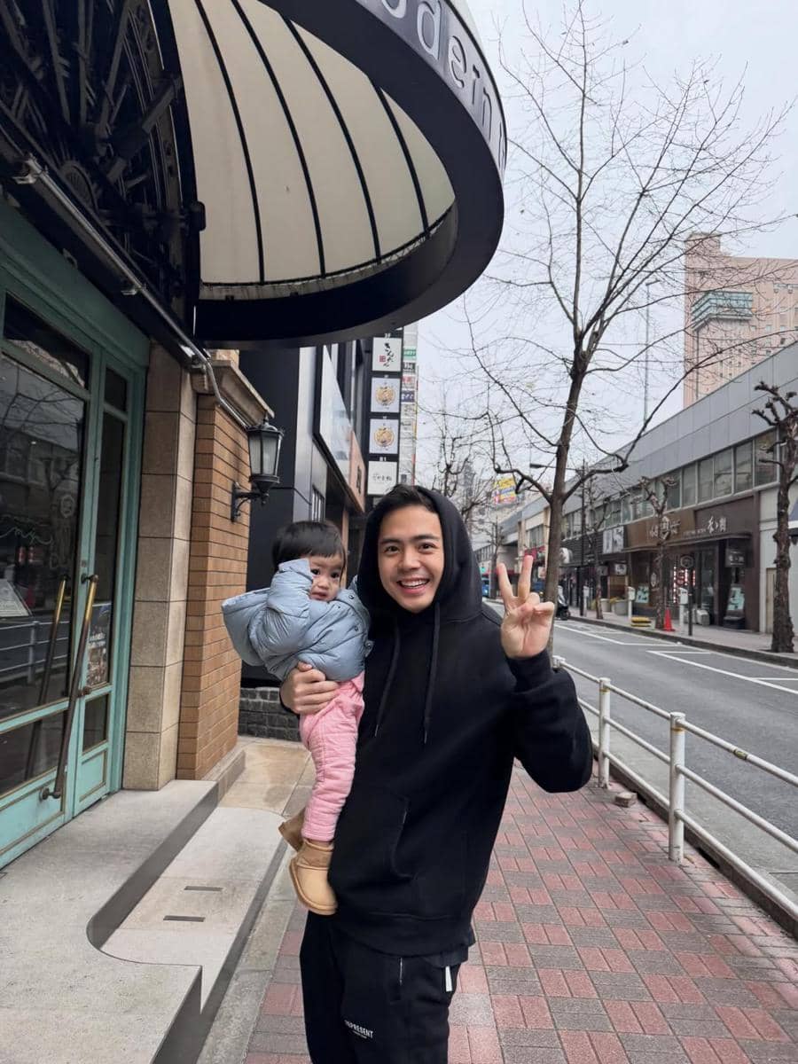 Keluarga Gritte Agatha saat jalan-jalan di Tokyo