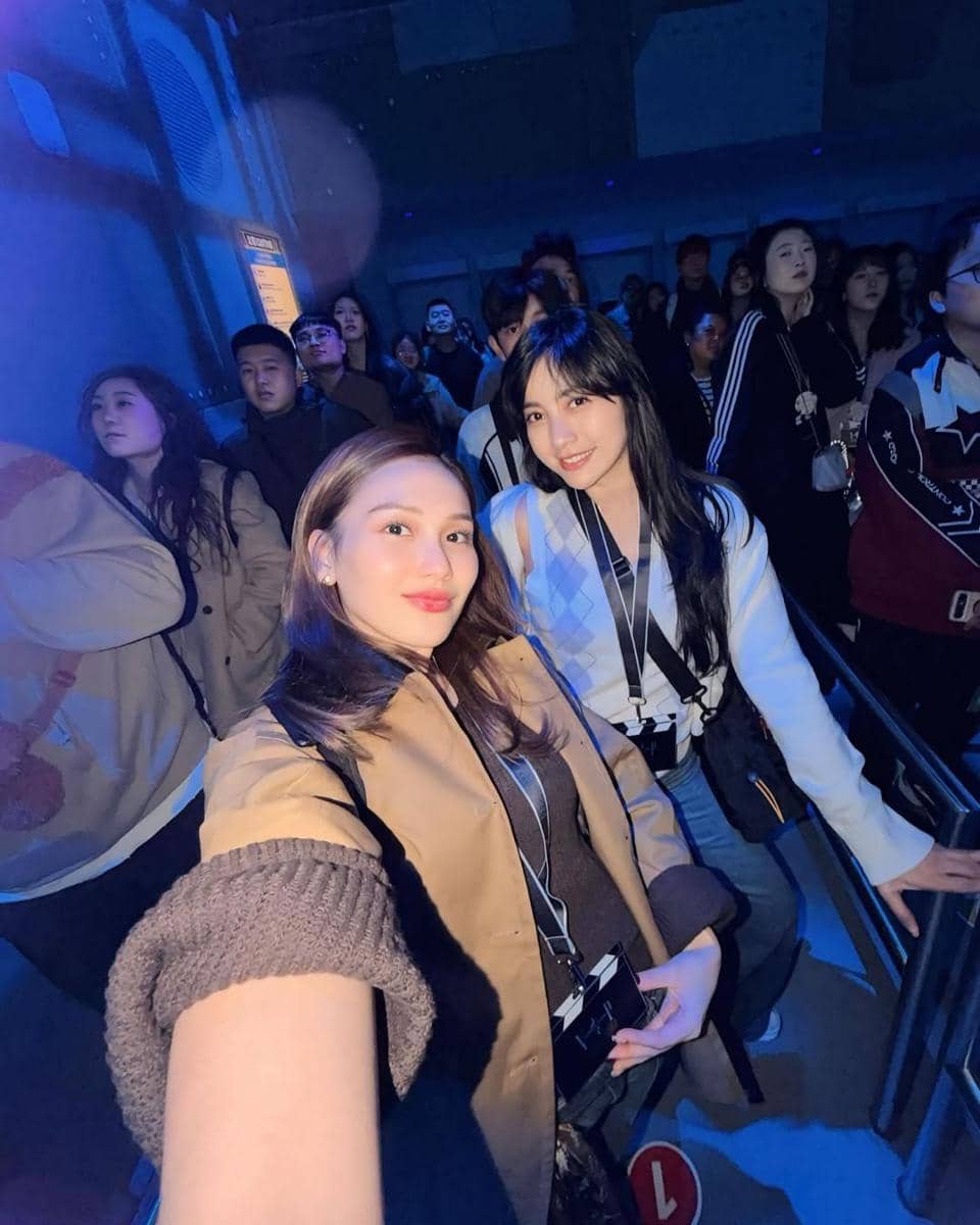 Ayu Ting Ting dan Bilqis liburan ke Universal Studio Beijing
