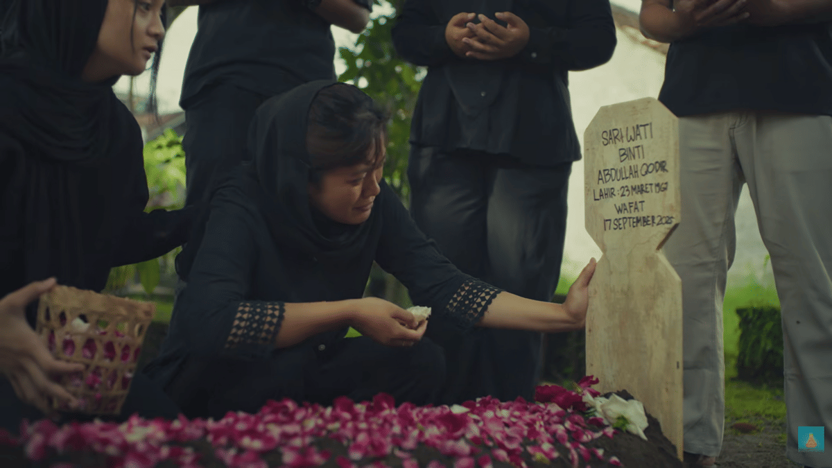 cuplikan video musik Sesi Potret karya eńau feat. Ari Lesmana