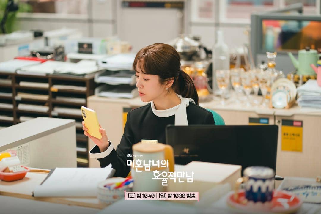 9 Support System Lee Eui Young di The Practical Guide to Love 