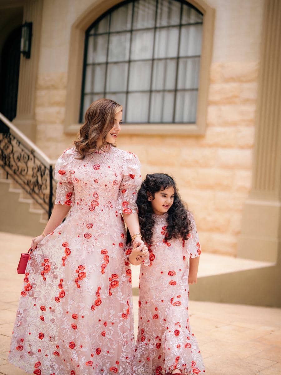 Gaya Lebaran Keluarga Tasya dan Tasyi dari Tahun ke Tahun