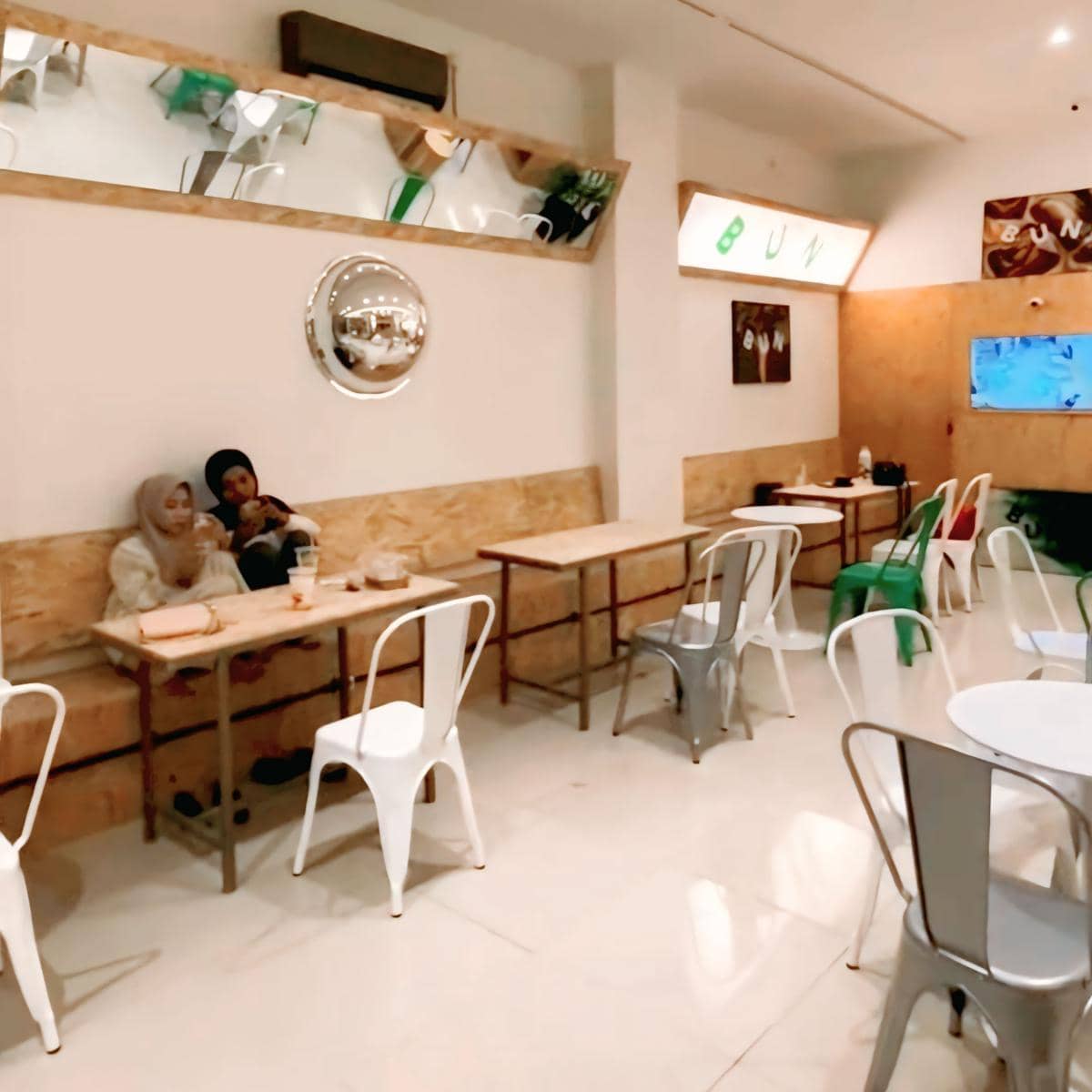 Bun Kopi Cabang Tugu Adipura