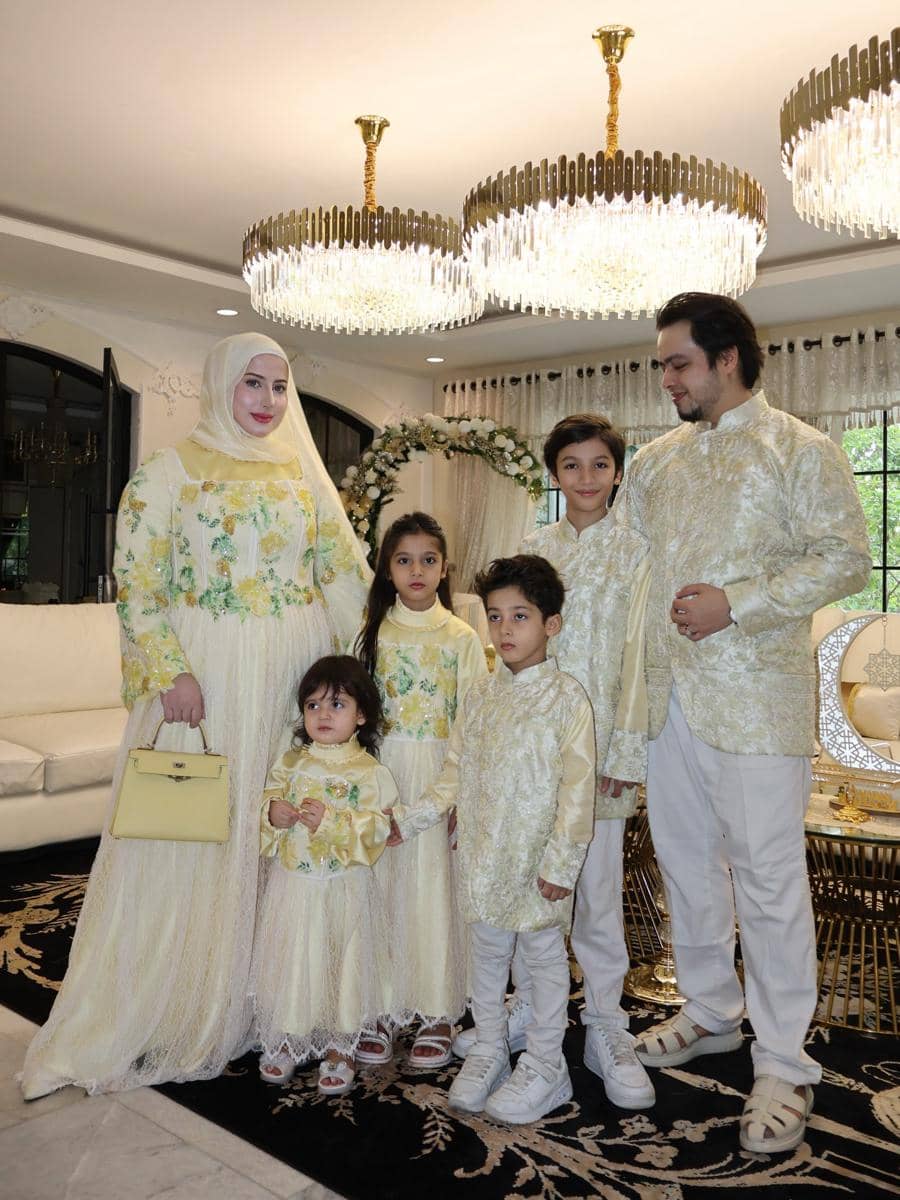 gaya Tasyi Athasyia dan keluarga di Lebaran 2026