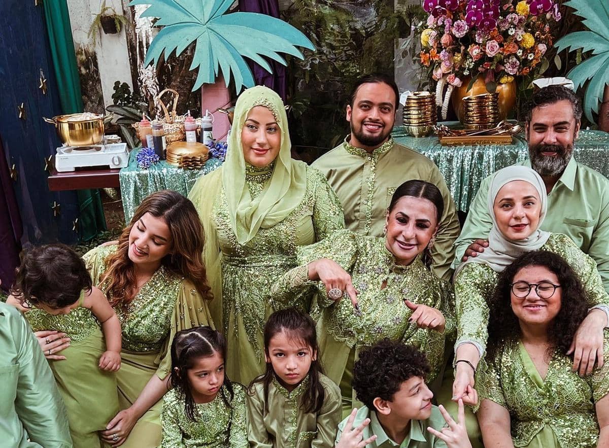 18 Gaya Lebaran Keluarga Tasya dan Tasyi dari Tahun ke Tahun, Ikonik!