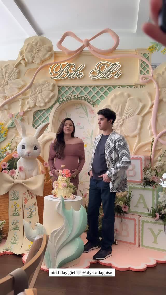 Gaya Alyssa Daguise di Baby Shower dan Birthday Party