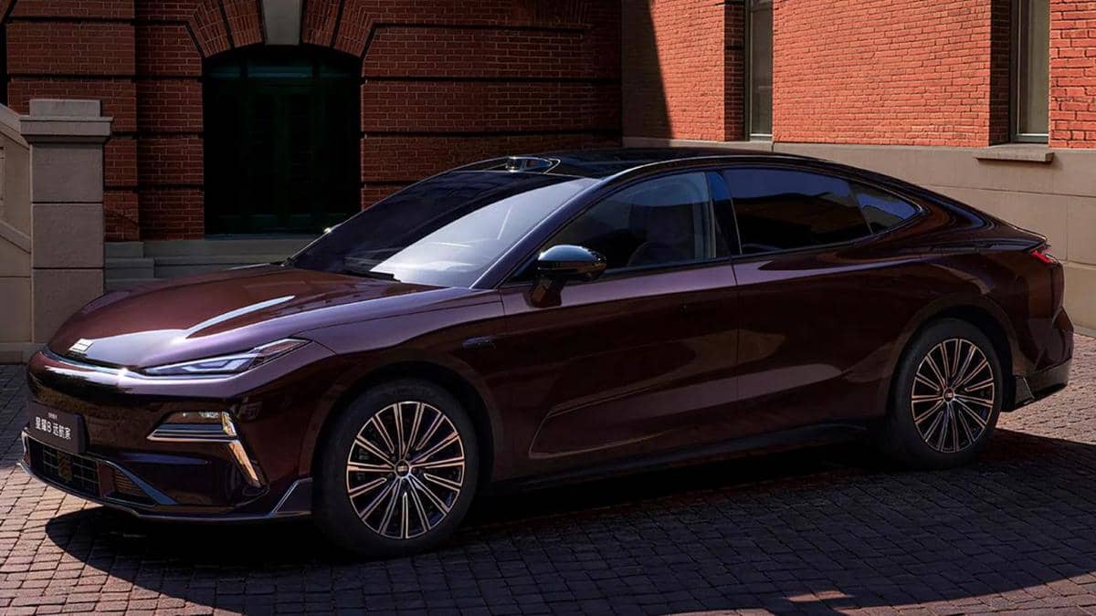 Geely Starshine 8 Mulai Pre-Sale, EV Range Tembus 225 Km