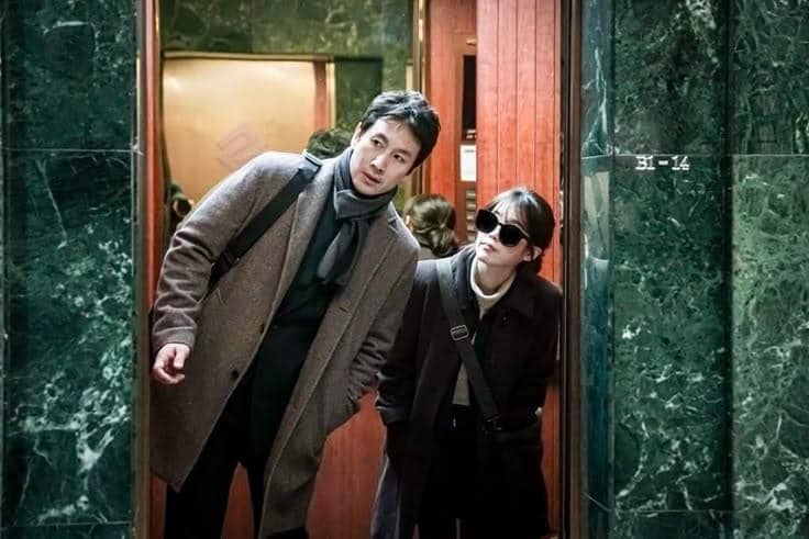 Lee Sun Kyun dan IU dalam drama My Mister
