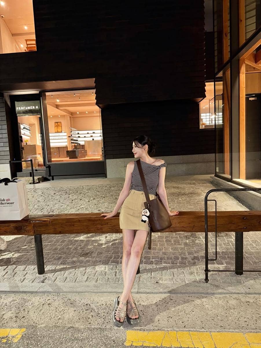 inspirasi outfit kencan ala Hayoung Apink