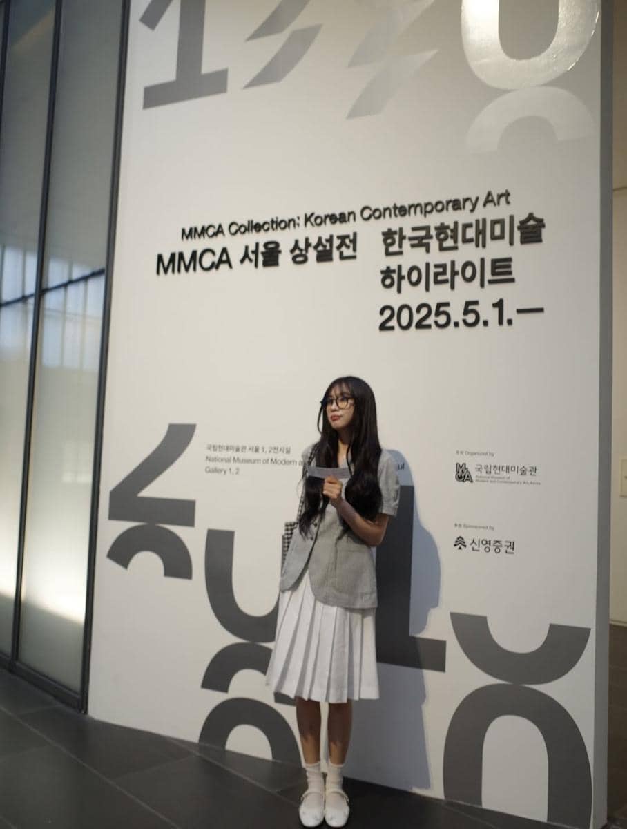 inspirasi outfit kencan ala Hayoung Apink