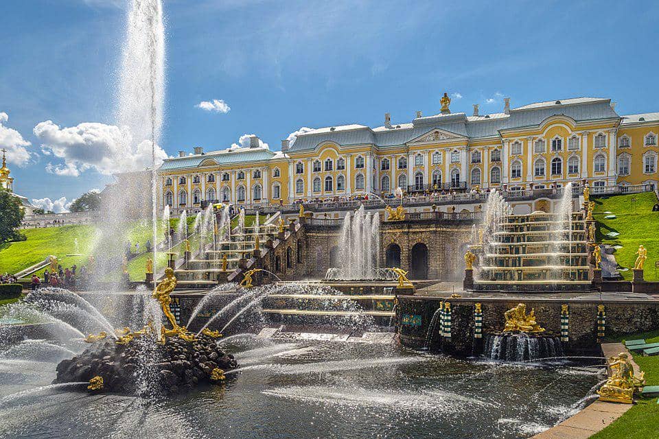 5 Fakta Istana Peterhof, Istana Megah dengan Air Mancur Tanpa Mesin