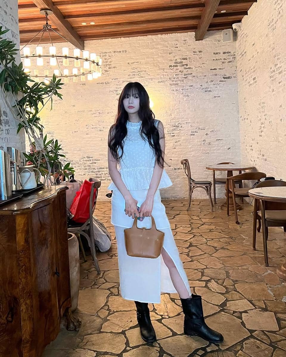 inspirasi outfit kencan ala Hayoung Apink