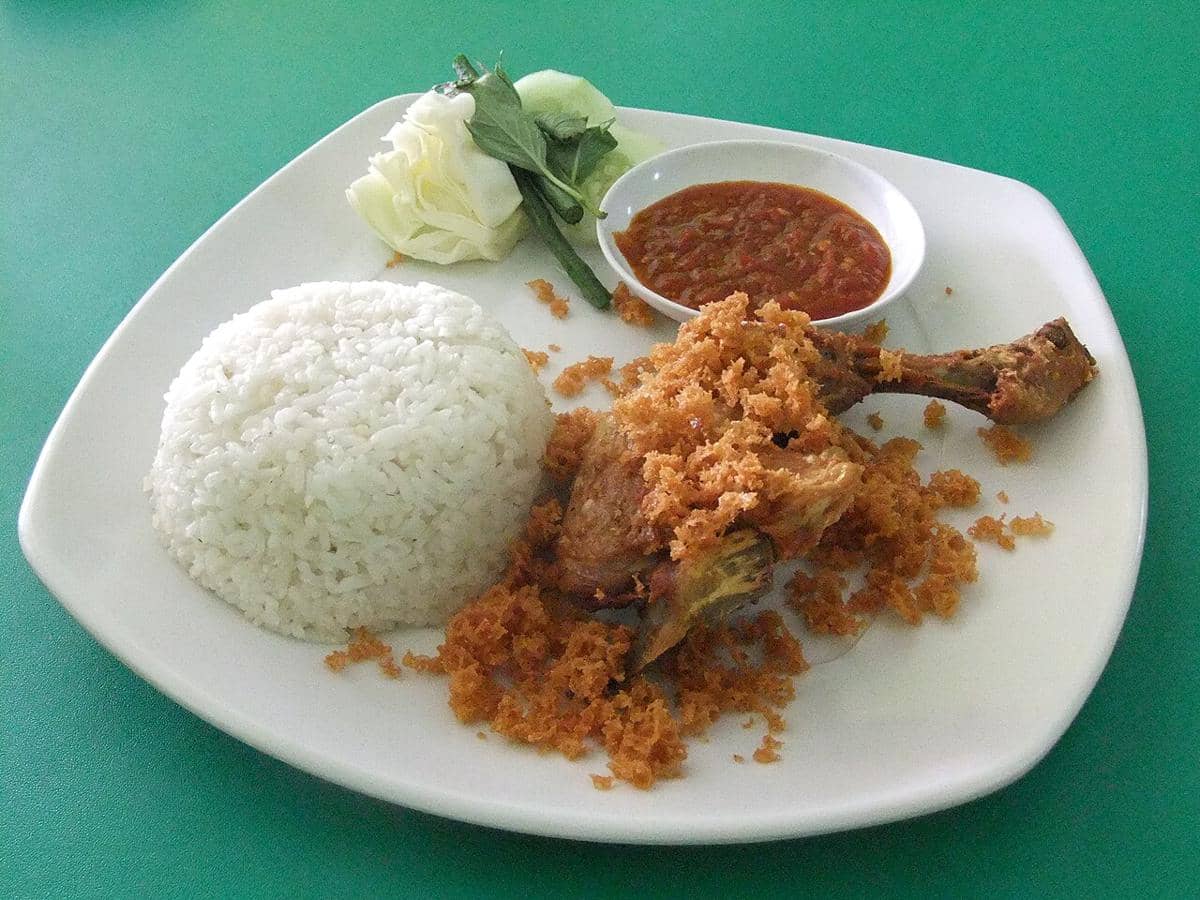 ilustrasi ayam goreng kremes