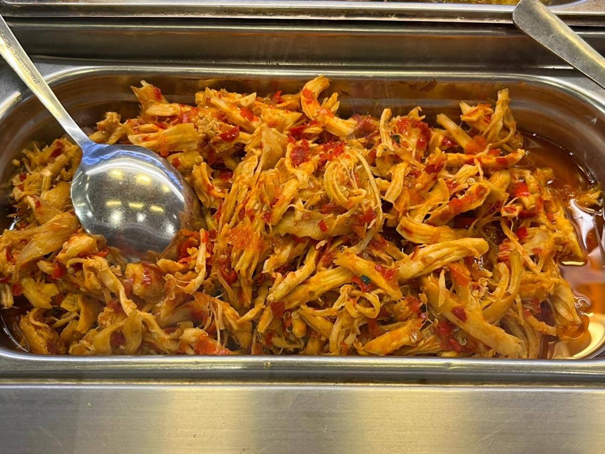 ilustrasi ayam suwir pedas