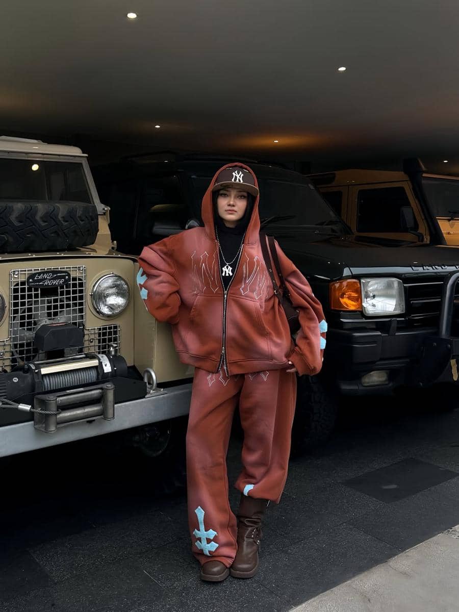 OOTD One Set Hoodie ala Tia Santika