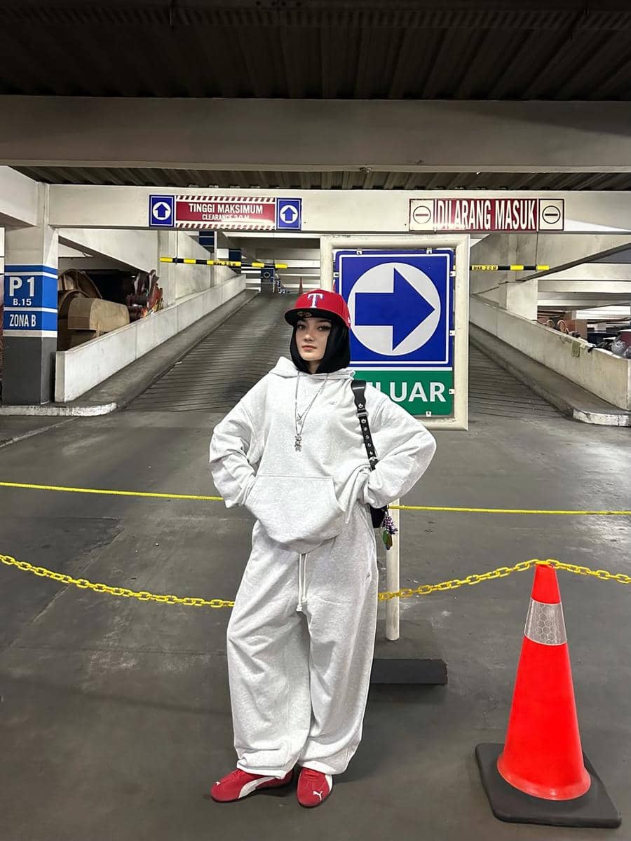 OOTD One Set Hoodie ala Tia Santika