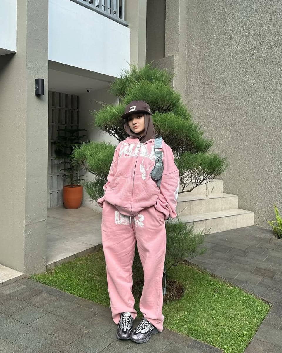 OOTD One Set Hoodie ala Tia Santika