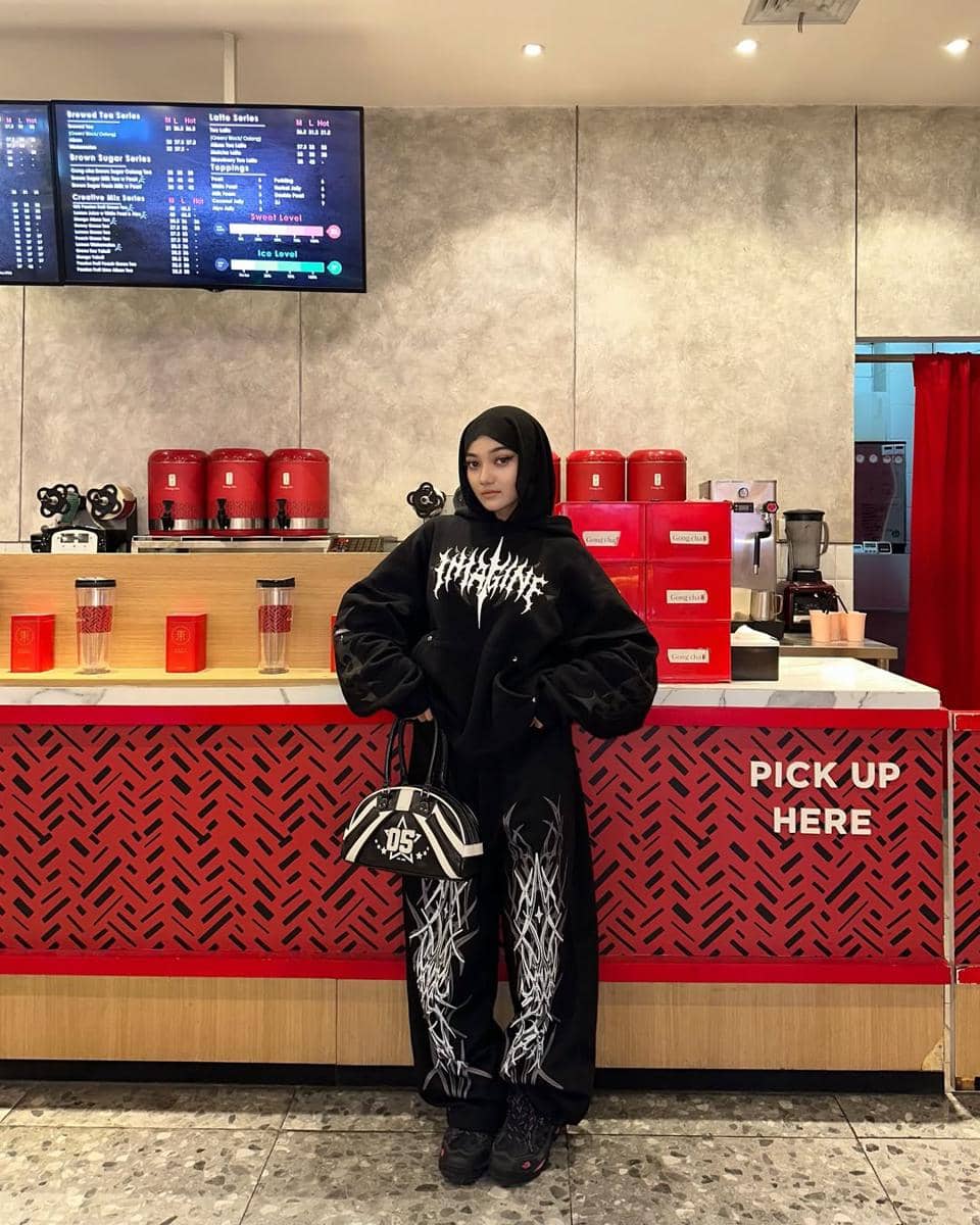 OOTD One Set Hoodie ala Tia Santika