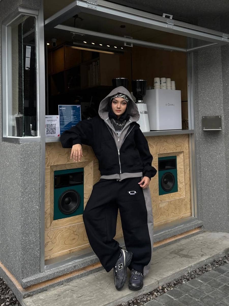 OOTD One Set Hoodie ala Tia Santika
