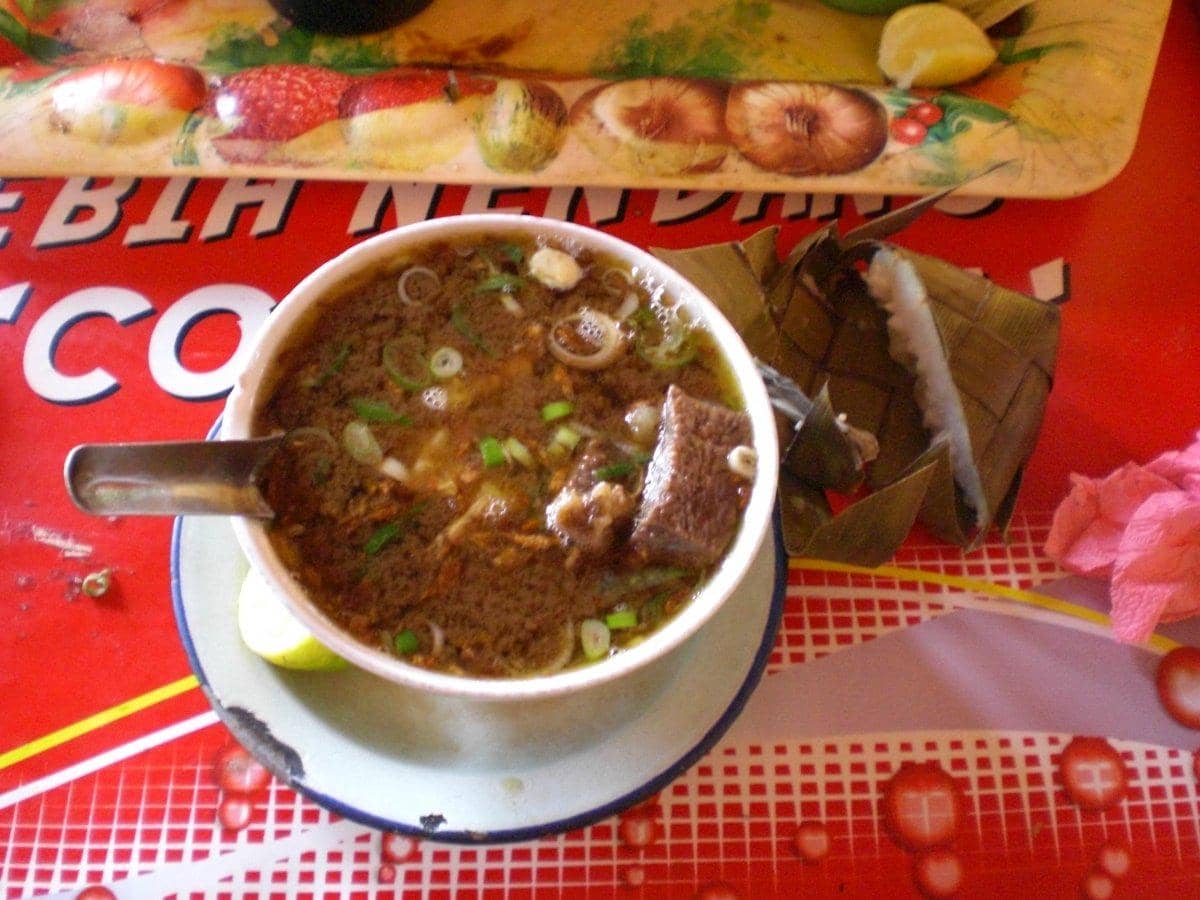 Kenapa Coto Makassar Menggunakan Kacang Tanah Sangrai?