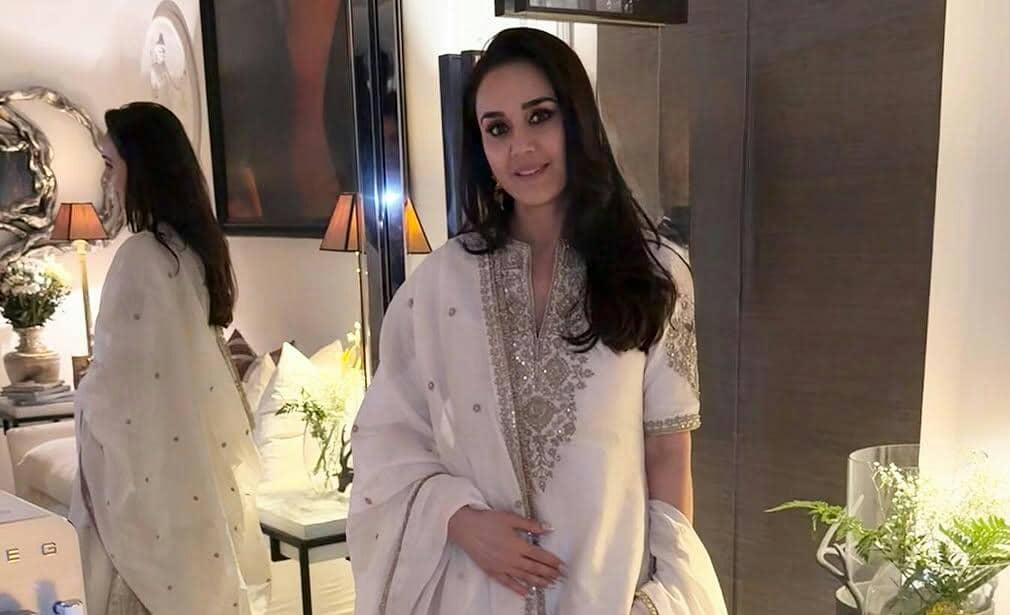 Memeluk Hindu, 8 Potret Preity Zinta Penuh Toleransi Rayakan Lebaran