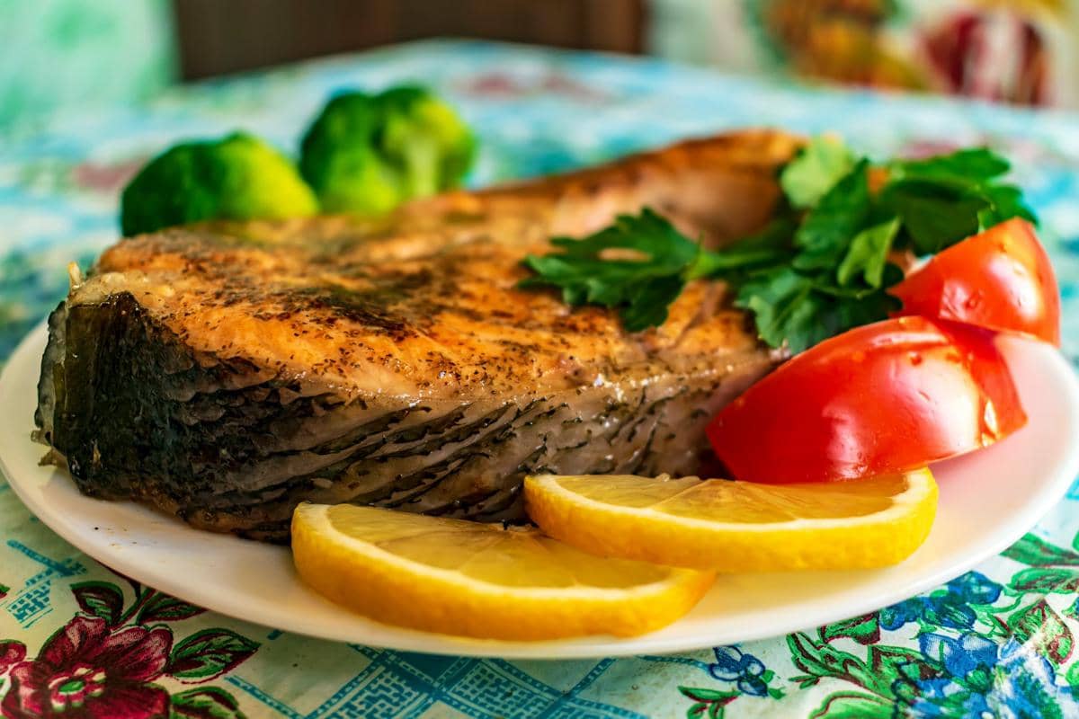 ilustrasi salmon goreng