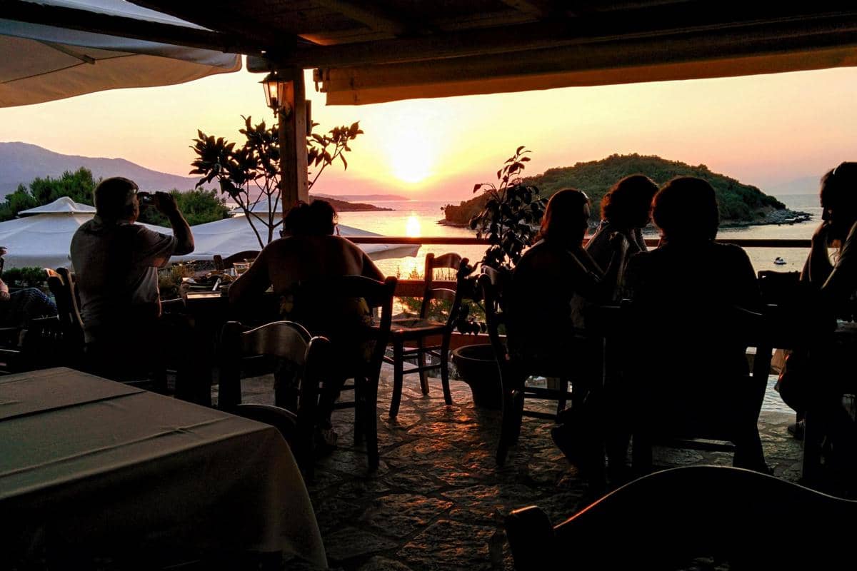 5 Tempat Makan di Jalur Pantura Banyuwangi–Probolinggo yang Dekat Pantai