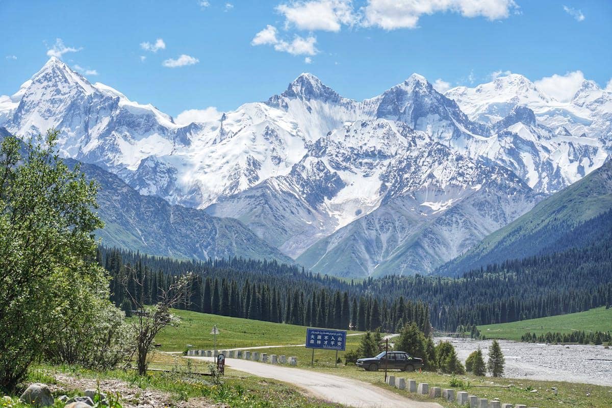 ilustrasi wisata Xinjiang