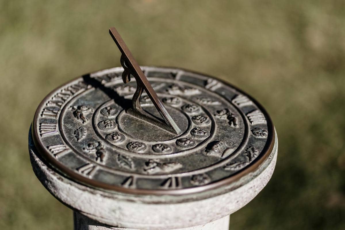 ilustrasi sundial