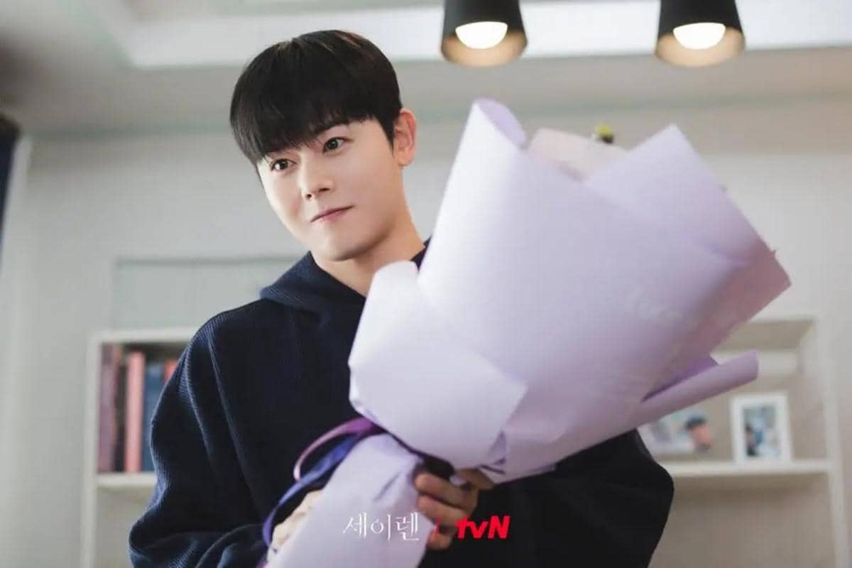 Still cut Siren's Kiss