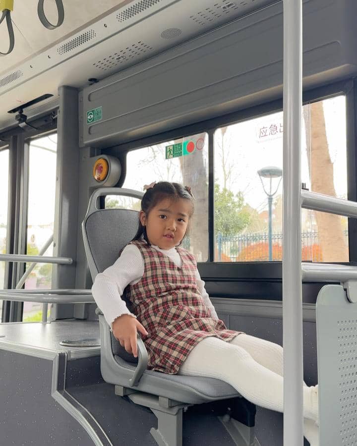 Keluarga Dion Wiyoko berlibur ke Shanghai