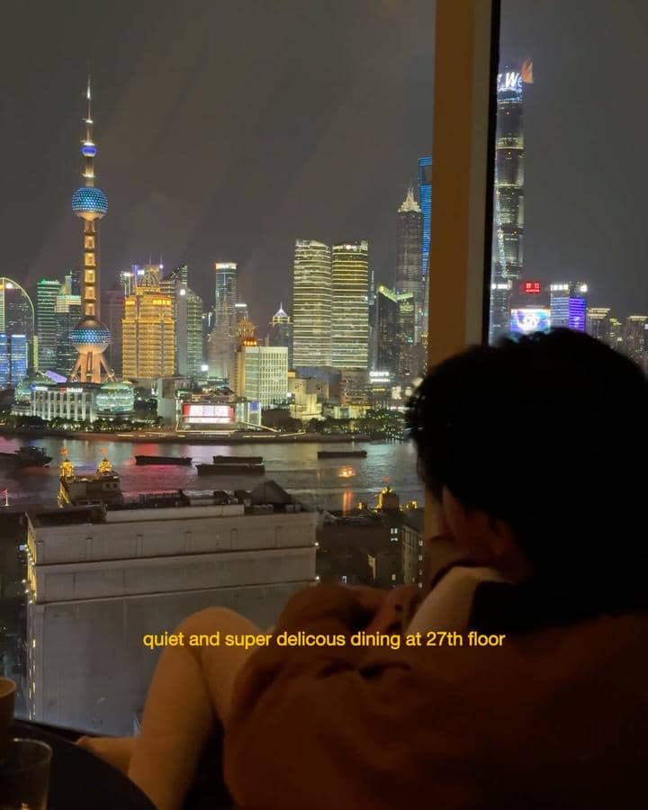 Keluarga Dion Wiyoko berlibur ke Shanghai