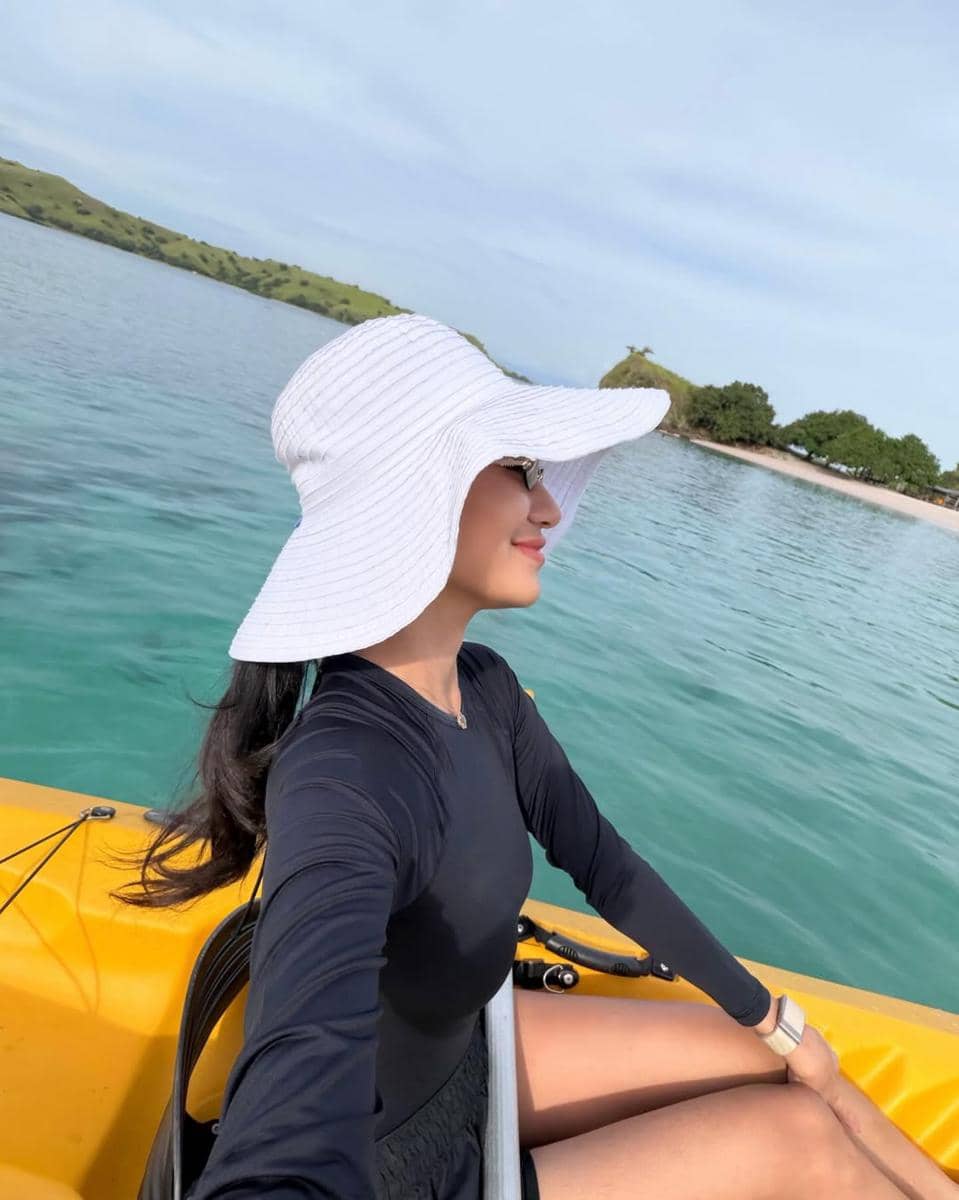 Azizah Salsha saat liburan ke Labuan Bajo